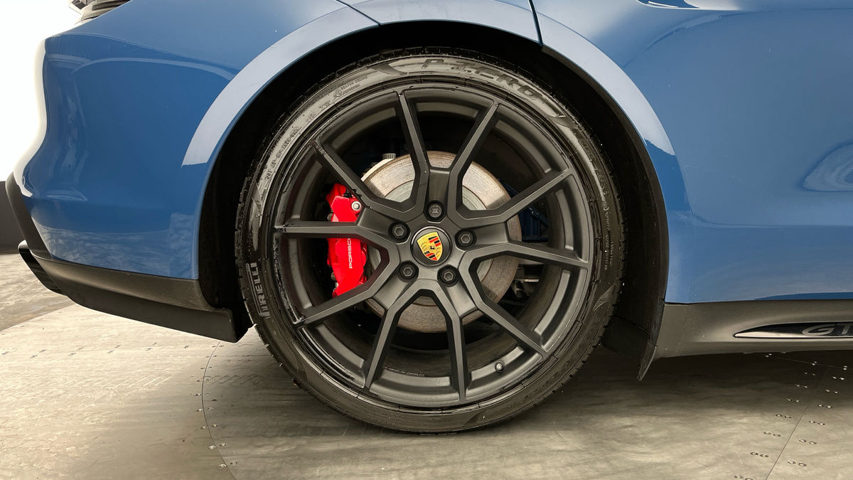 Porsche Taycan Image 10