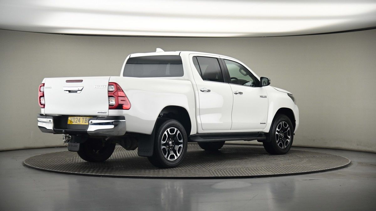 Toyota Hilux Image 6