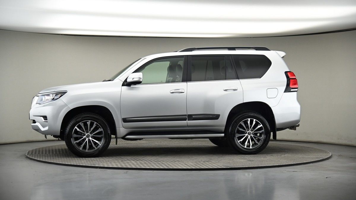 More views of Toyota Land Cruiser