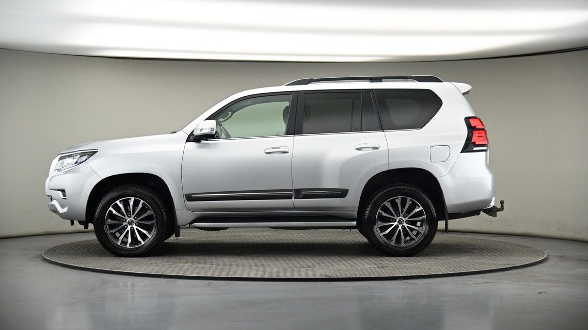Toyota Land Cruiser Image 18