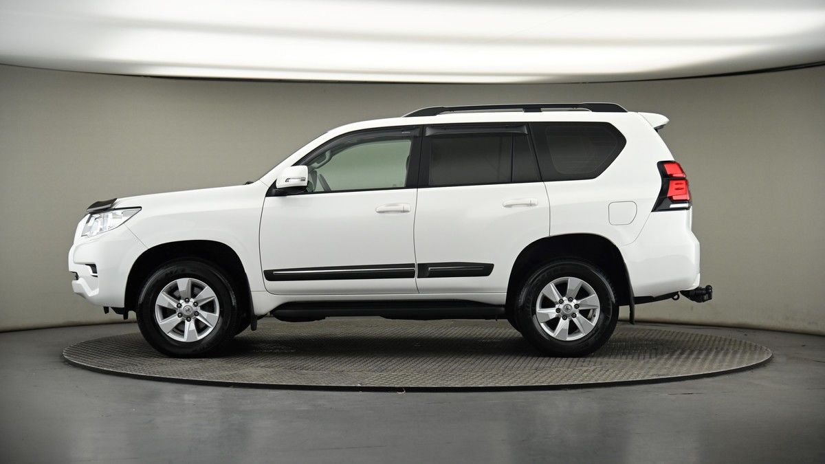 Toyota Land Cruiser Image 18