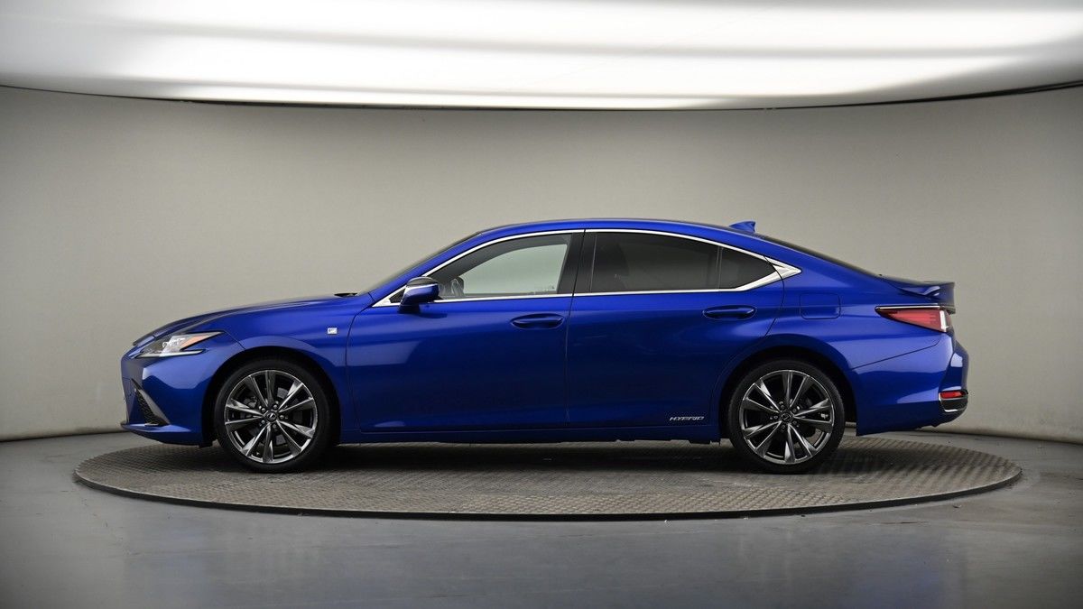 Lexus ES Image 19