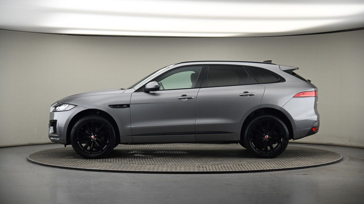 Jaguar F-PACE Image 19