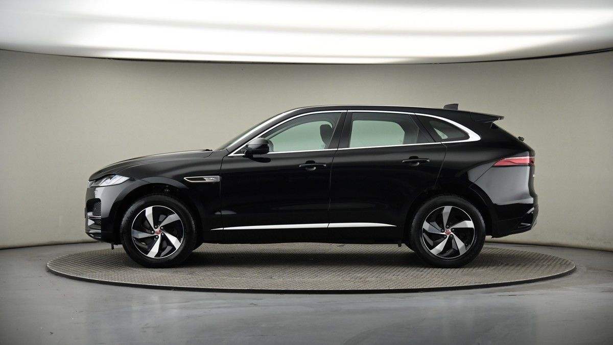 Jaguar F-PACE Image 18