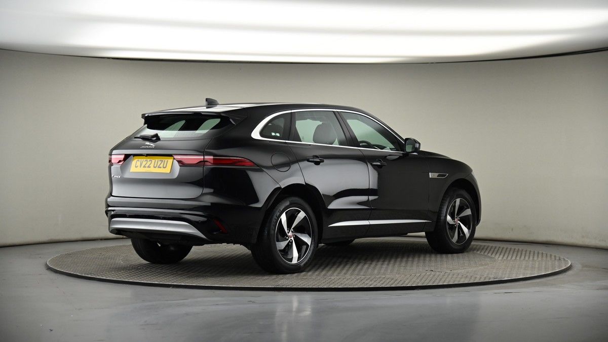 Jaguar F-PACE Image 6