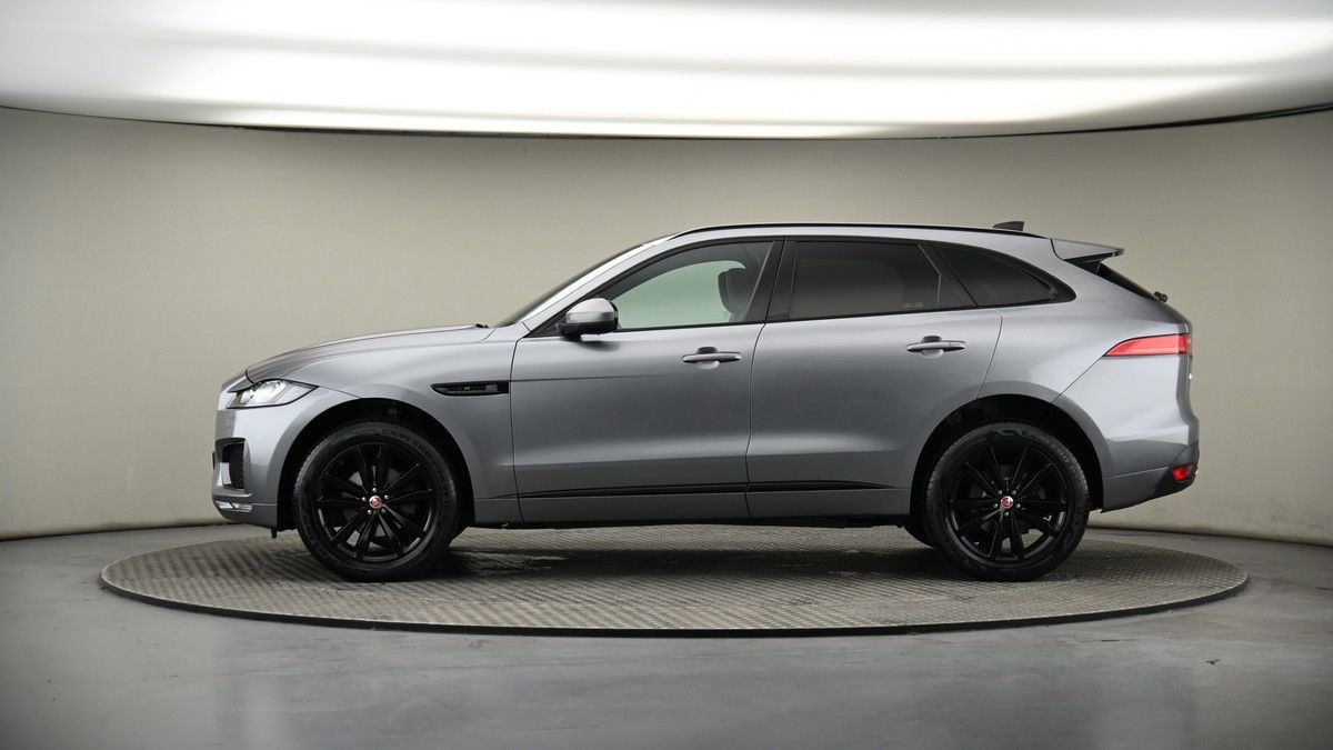 Jaguar F-PACE Image 19