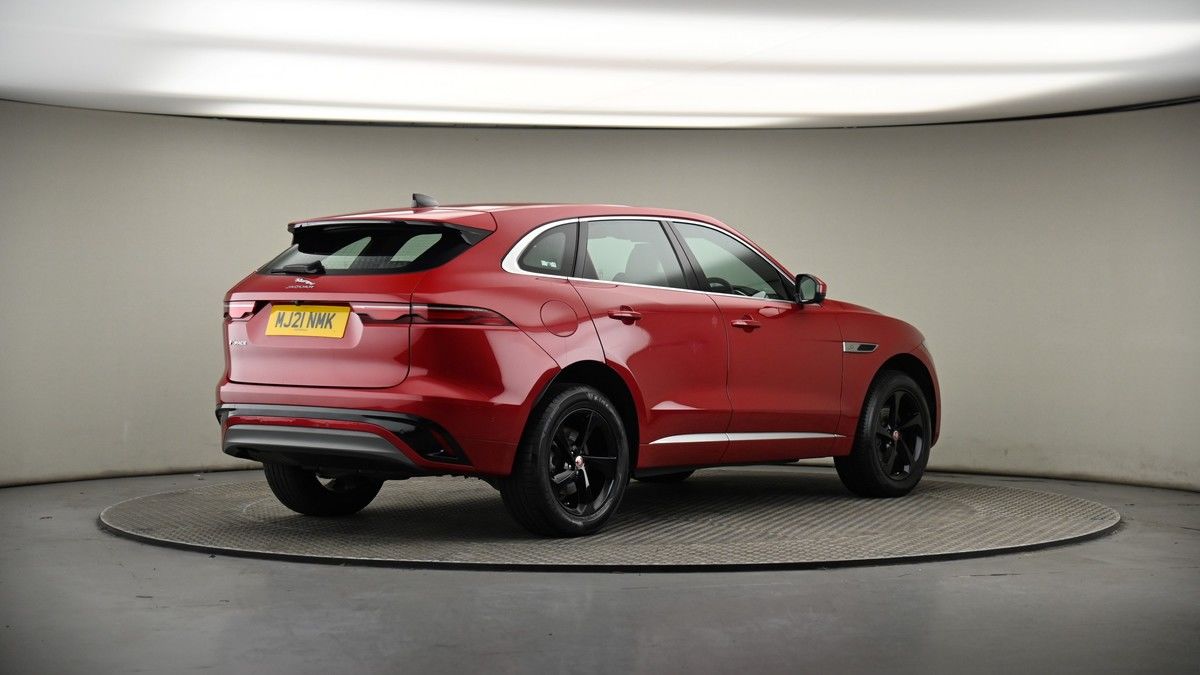Jaguar F-PACE Image 6