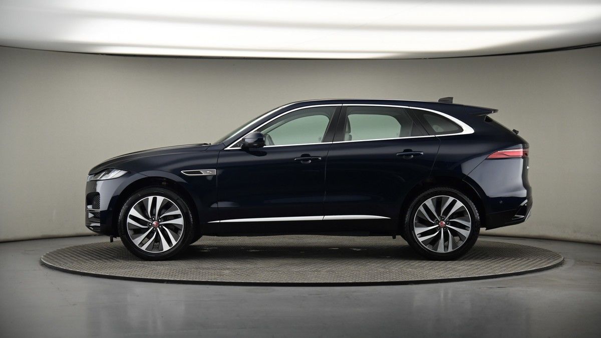 Jaguar F-PACE Image 19