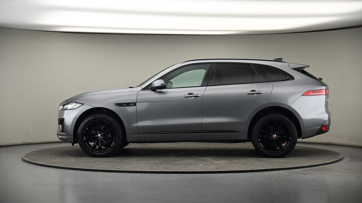 Jaguar F-PACE Image 19