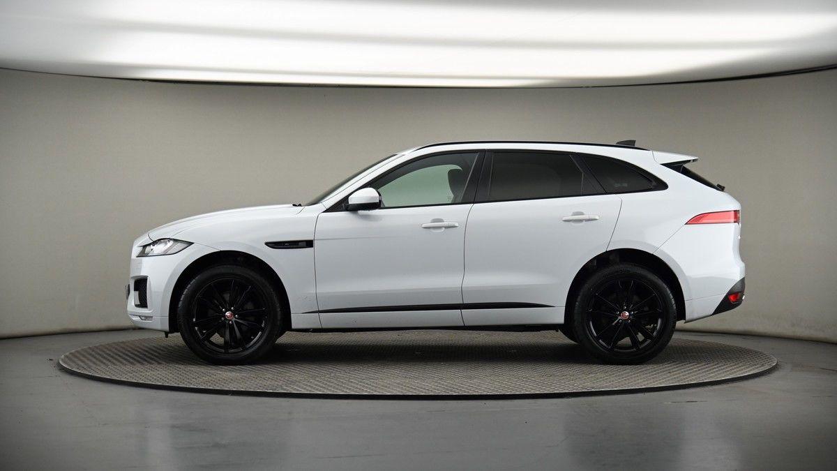Jaguar F-PACE Image 19
