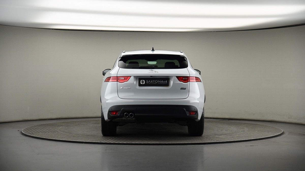 Jaguar F-PACE Image 17