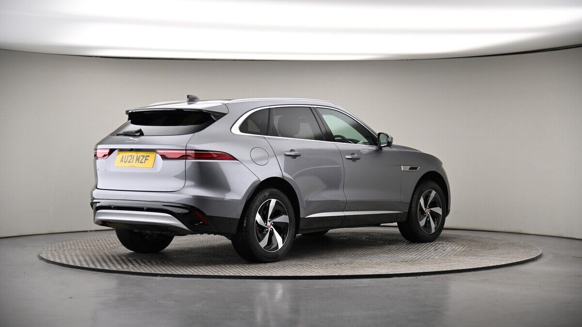 Jaguar F-PACE Image 14