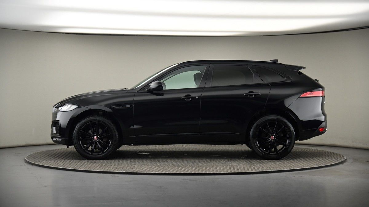 Jaguar F-PACE Image 19