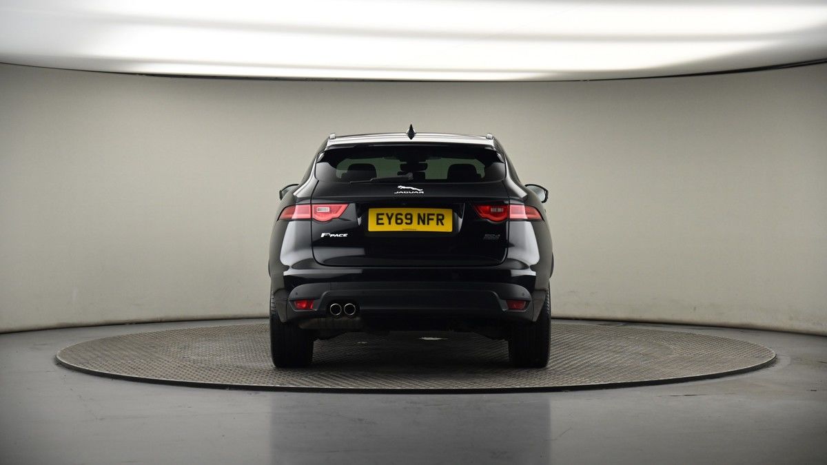 Jaguar F-PACE Image 17