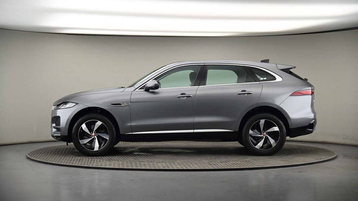 Jaguar F-PACE Image 17