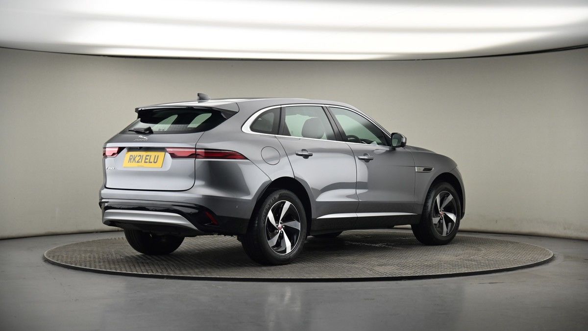 Jaguar F-PACE Image 6