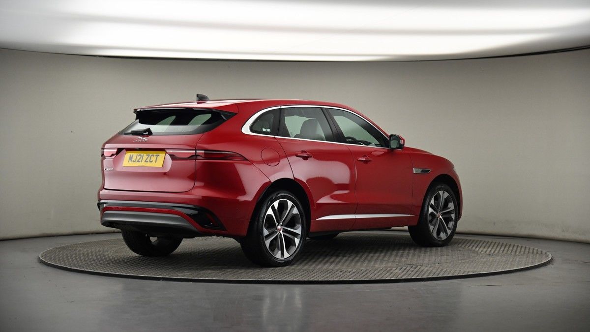 Jaguar F-PACE Image 6