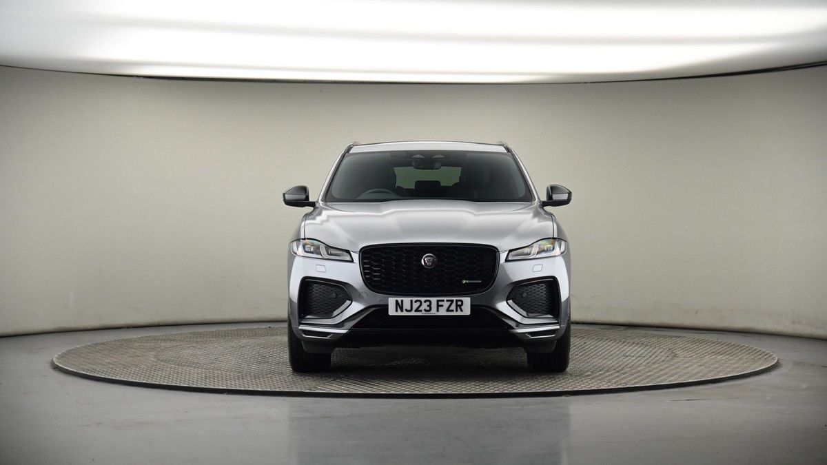 Jaguar F-PACE Image 18