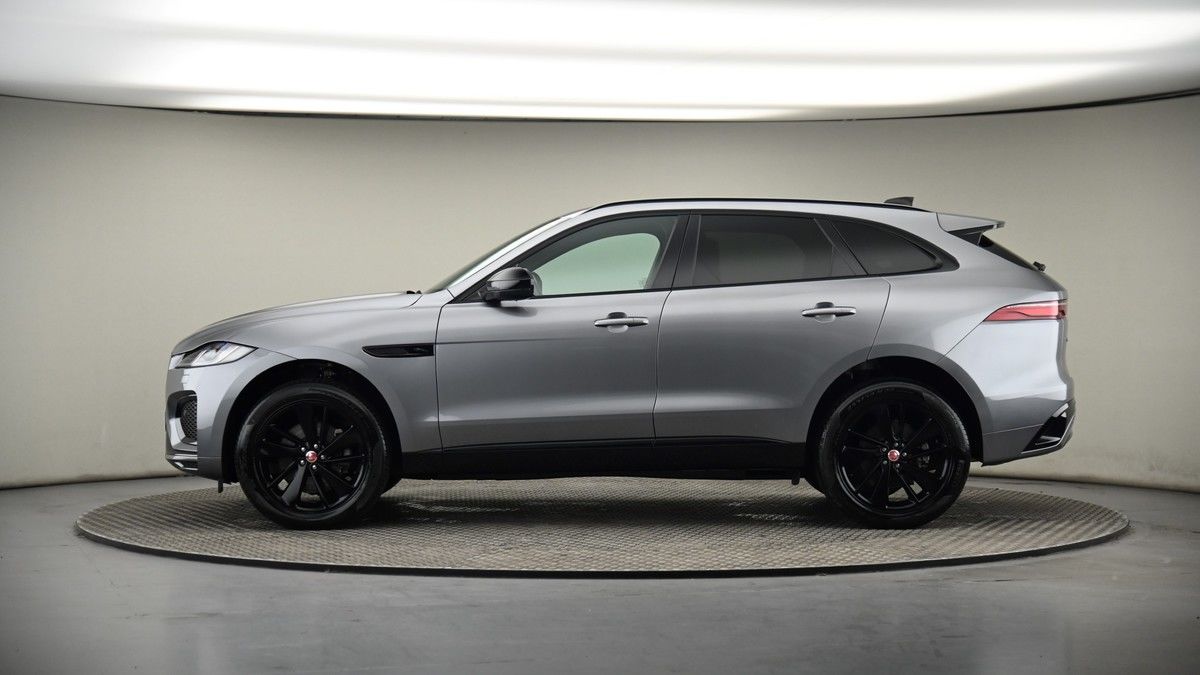Jaguar F-PACE Image 19