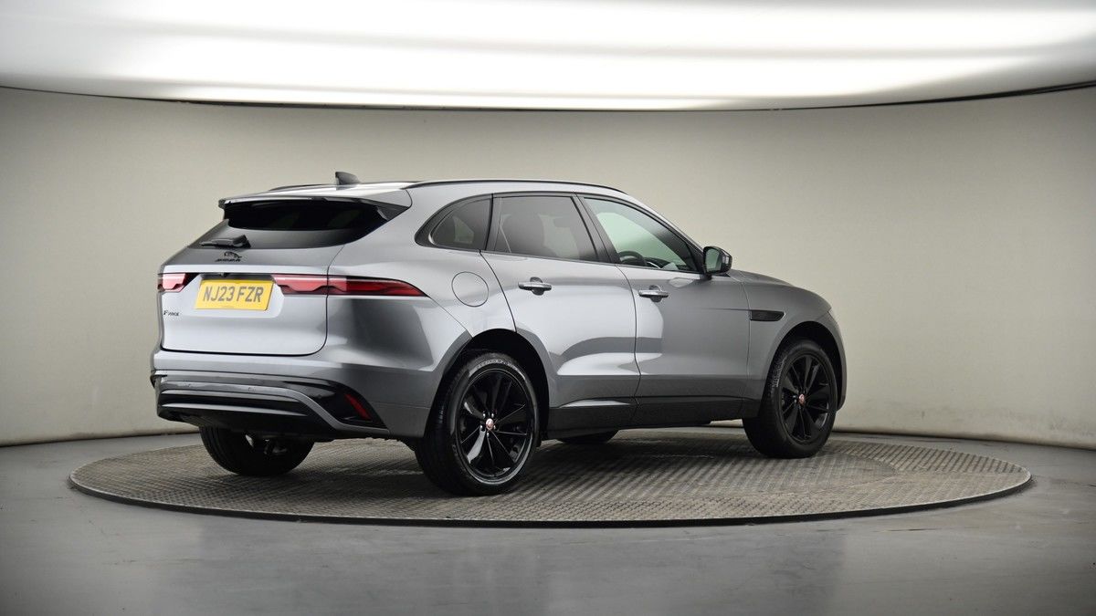 Jaguar F-PACE Image 7