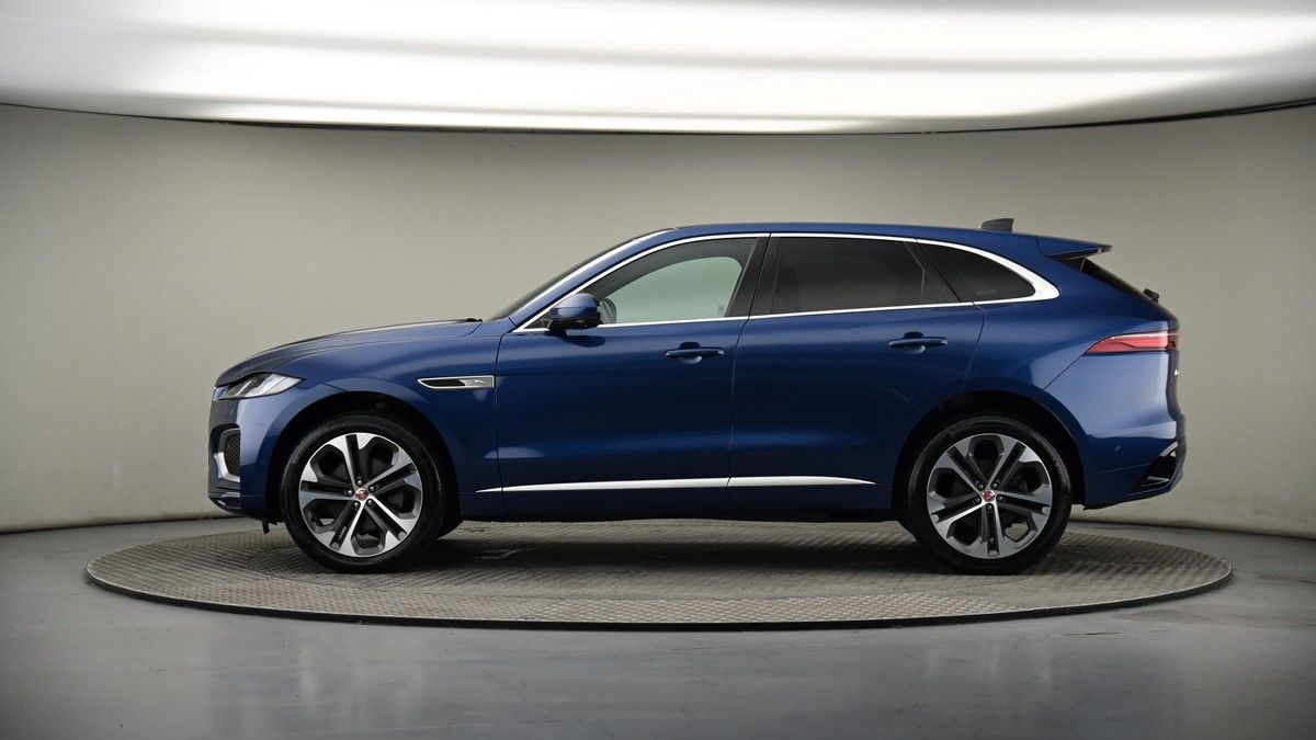 Jaguar F-PACE Image 37