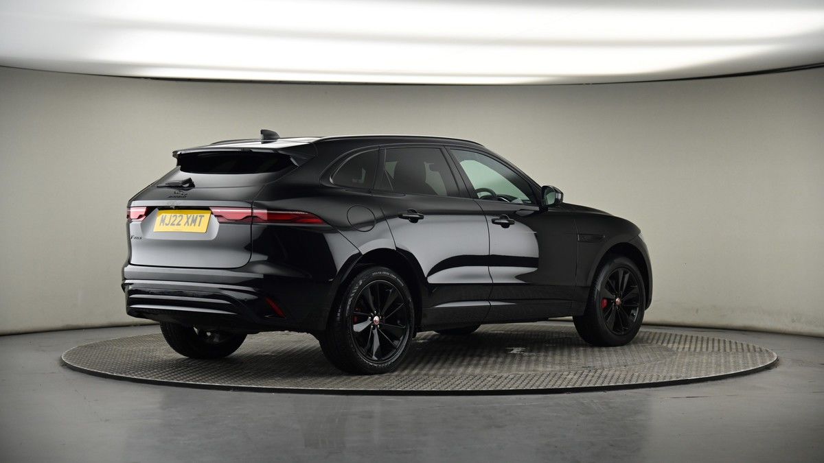Jaguar F-PACE Image 7