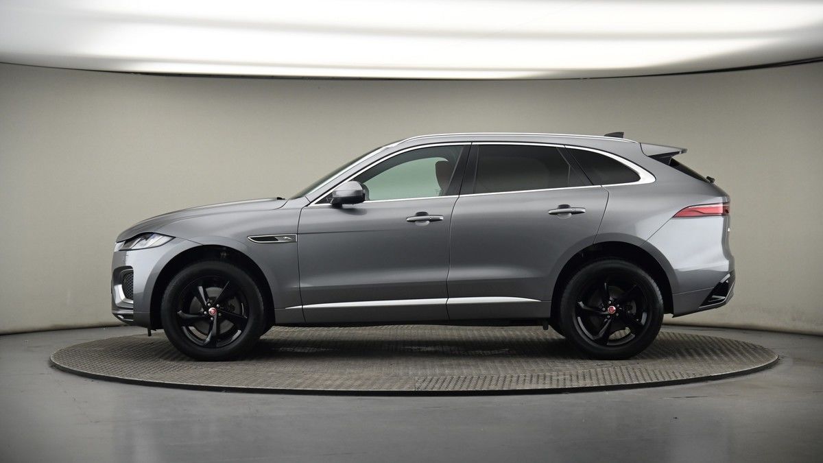 Jaguar F-PACE Image 18