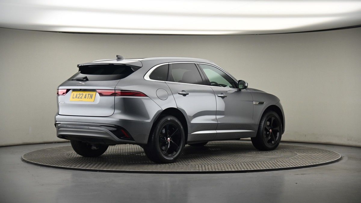 Jaguar F-PACE Image 6
