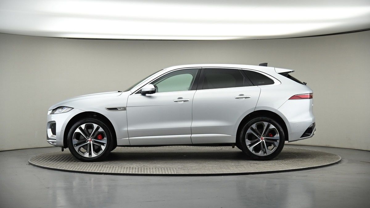 Jaguar F-PACE Image 19