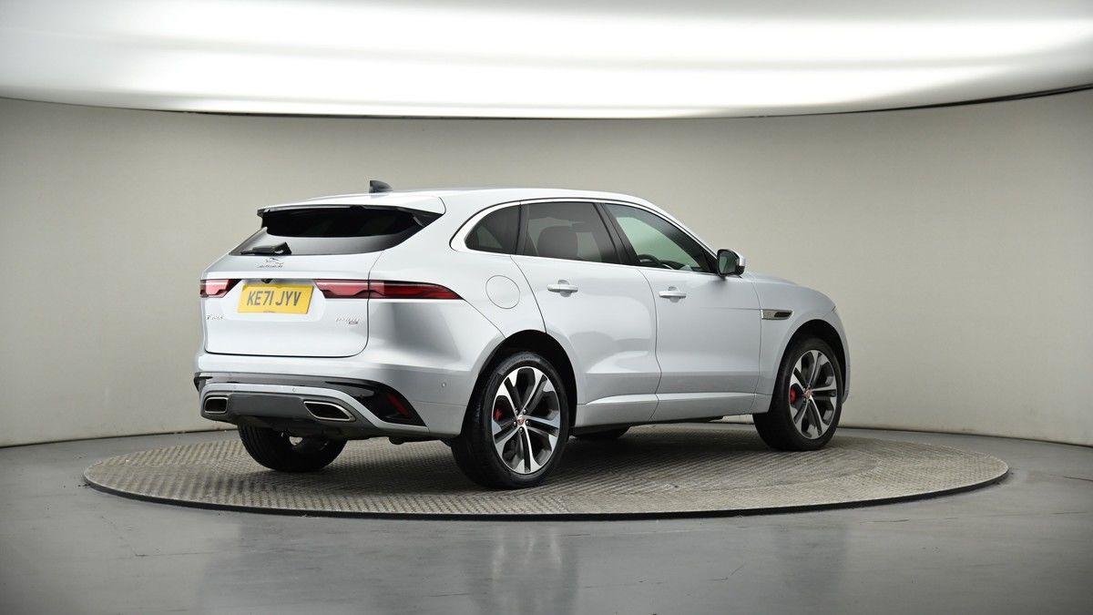Jaguar F-PACE Image 7