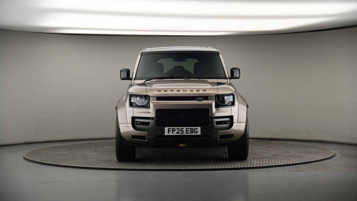 Land Rover Defender 110 Image 19