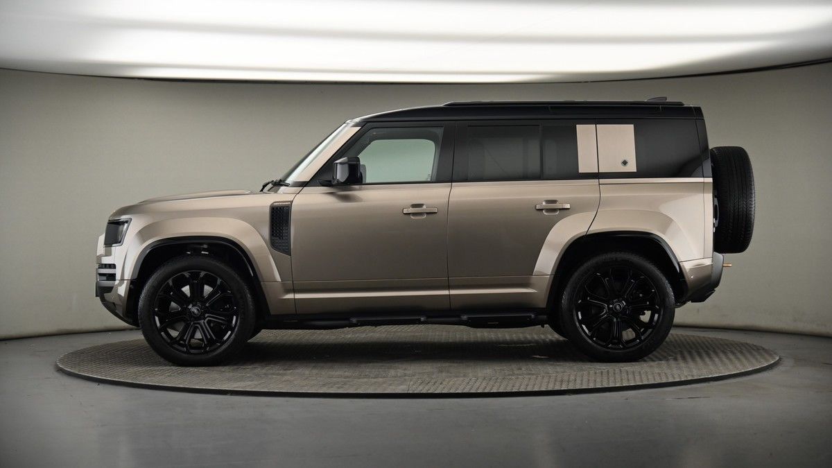 Land Rover Defender 110 Image 20