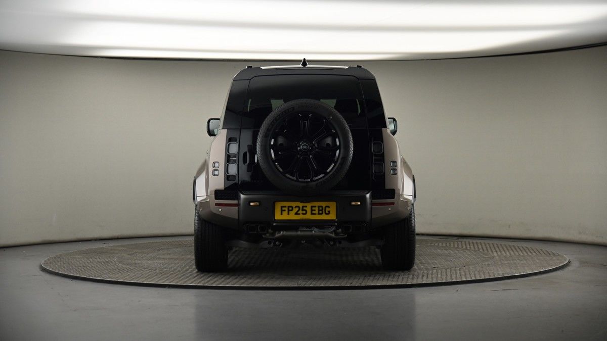 Land Rover Defender 110 Image 18