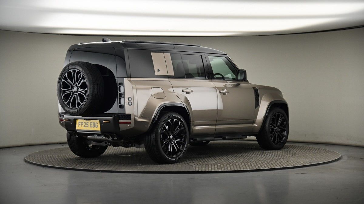 Land Rover Defender 110 Image 8
