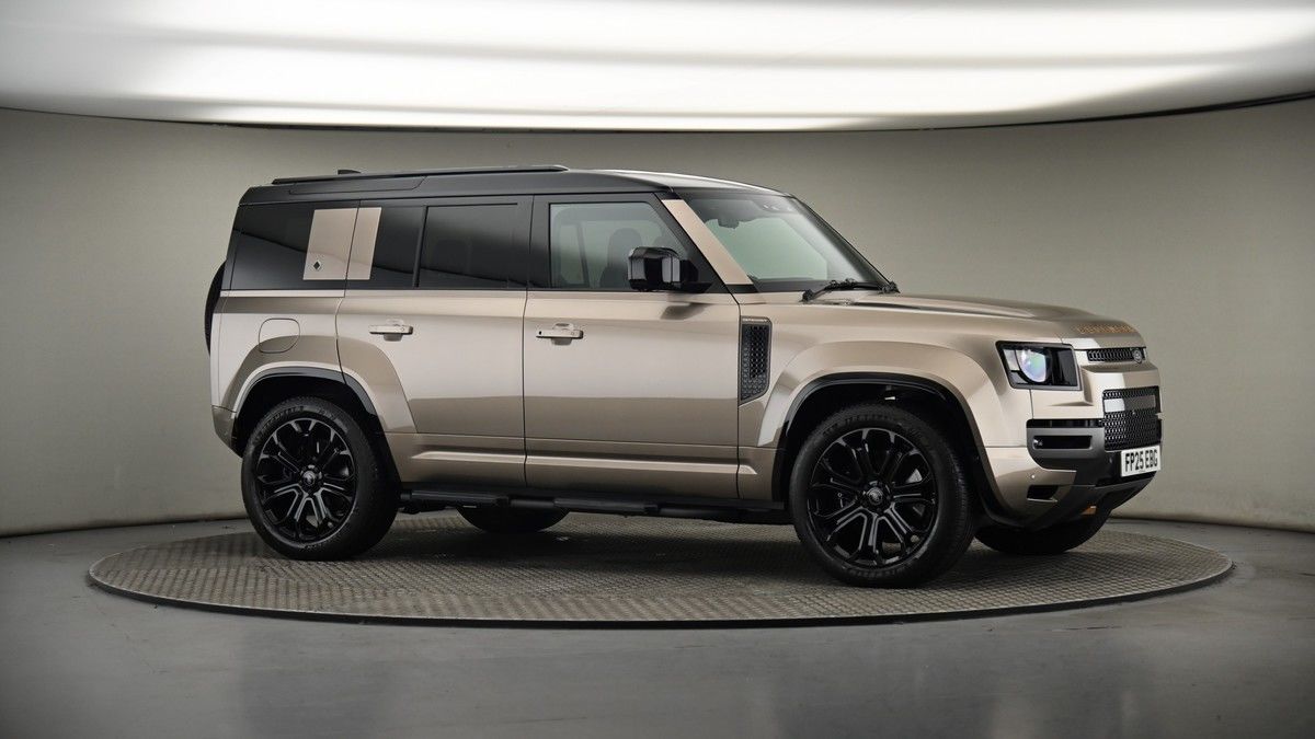 Land Rover Defender 110 Image 7