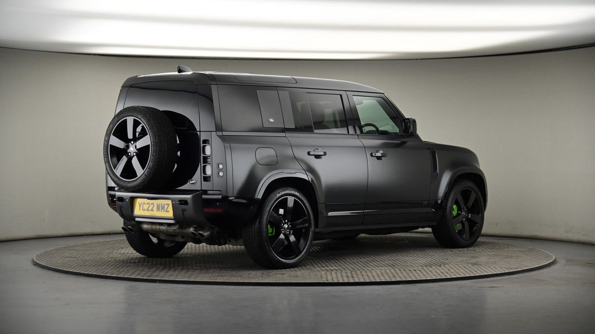 Land Rover Defender 110 Image 7