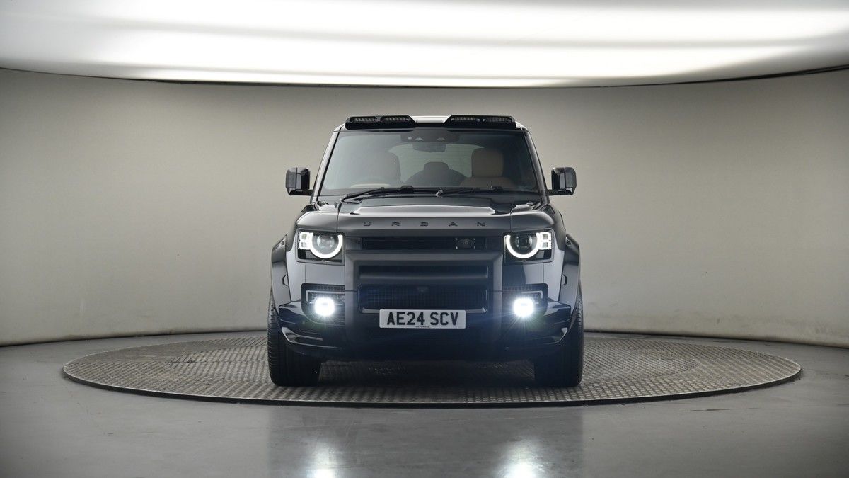 Land Rover Defender 110 Image 18