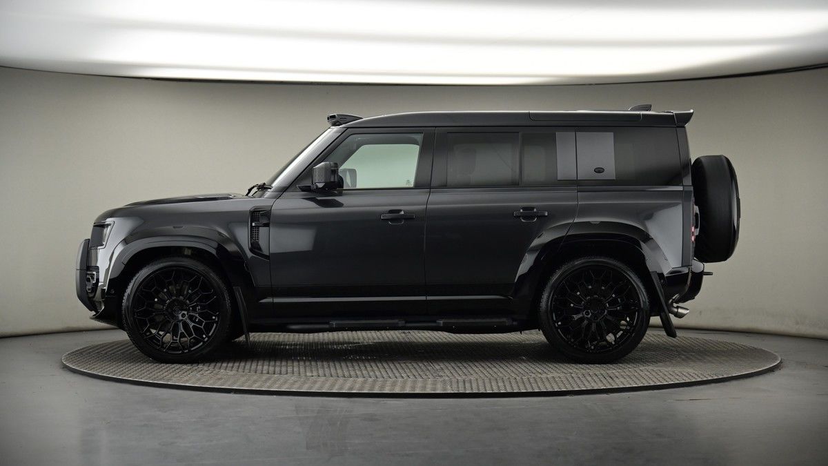 Land Rover Defender 110 Image 19