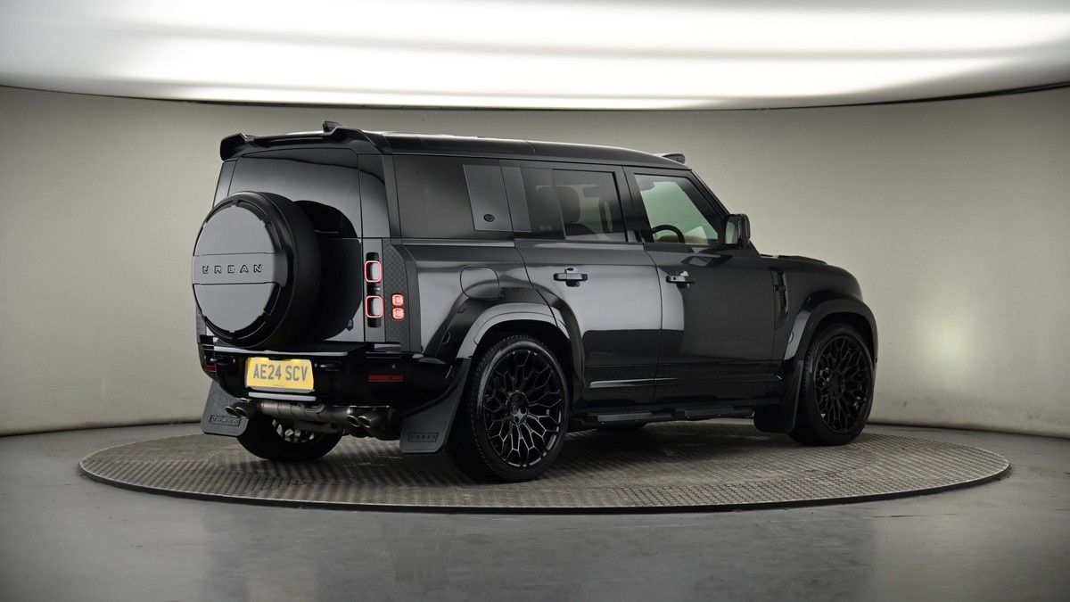 Land Rover Defender 110 Image 7