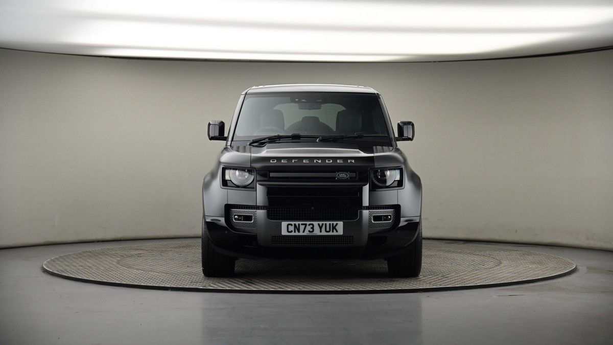 Land Rover Defender 110 Image 18