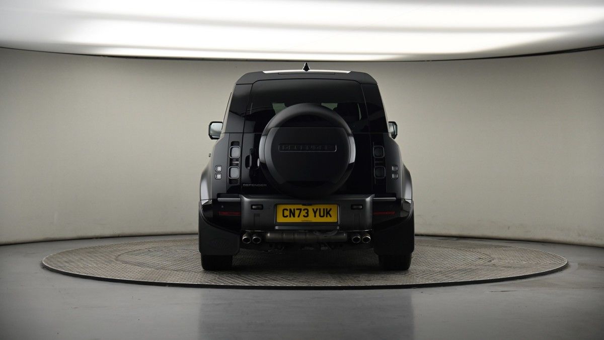 Land Rover Defender 110 Image 17
