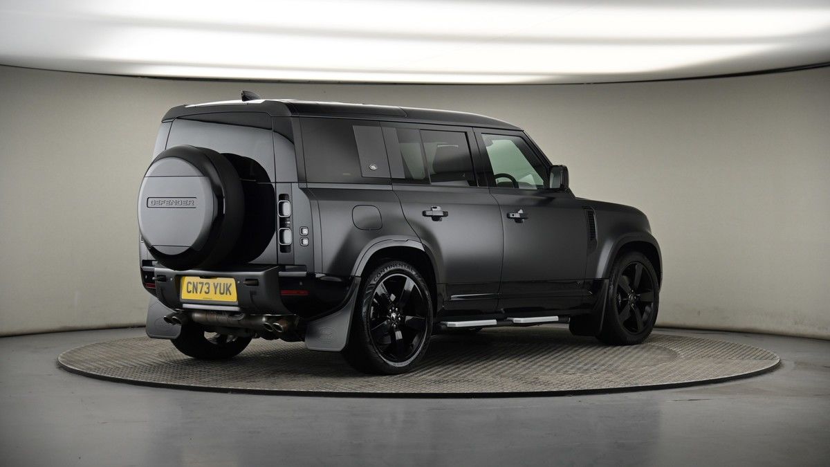 Land Rover Defender 110 Image 7