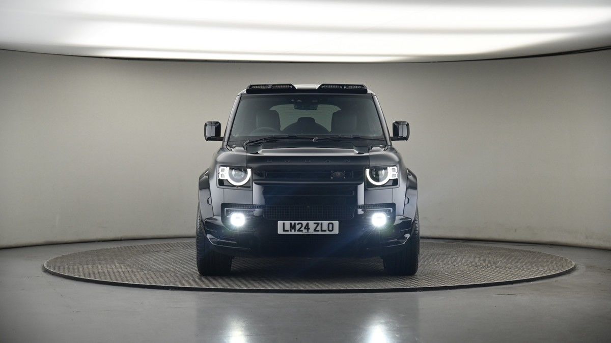 Land Rover Defender 110 Image 18