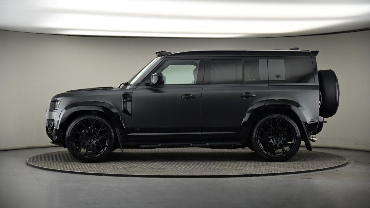 Land Rover Defender 110 Image 19