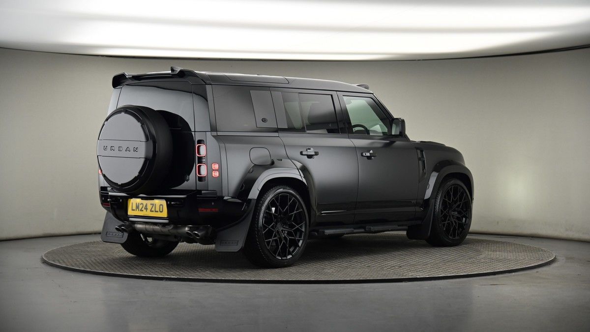 Land Rover Defender 110 Image 7