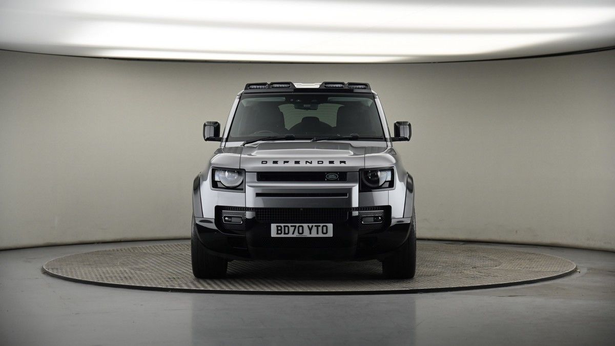 Land Rover Defender 110 Image 18