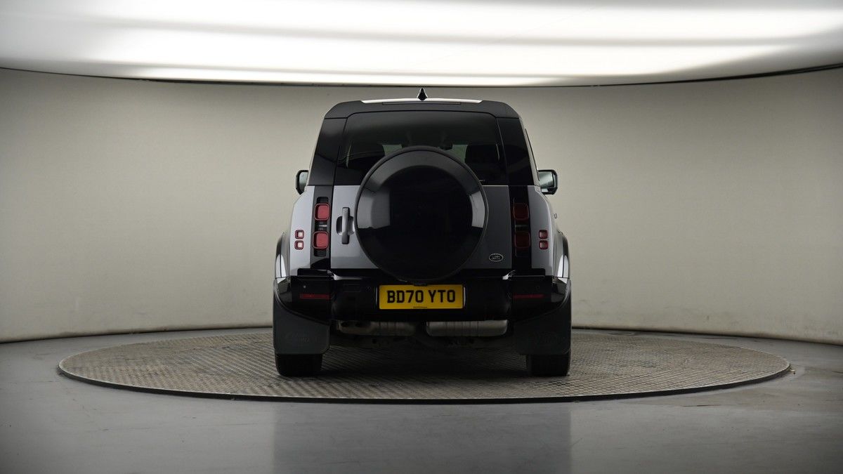 Land Rover Defender 110 Image 17