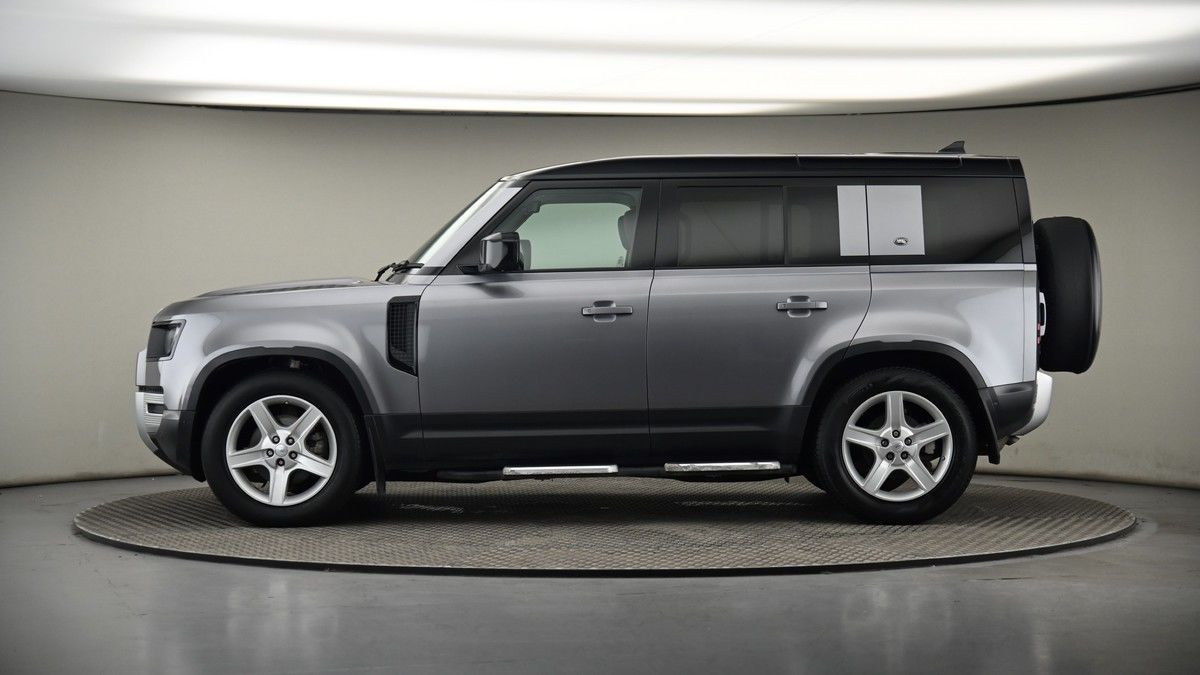 Land Rover Defender 110 Image 19