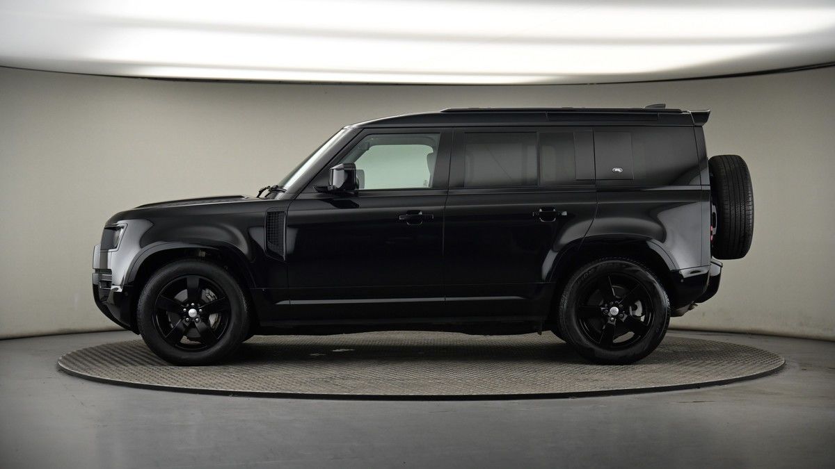 Land Rover Defender 110 Image 19
