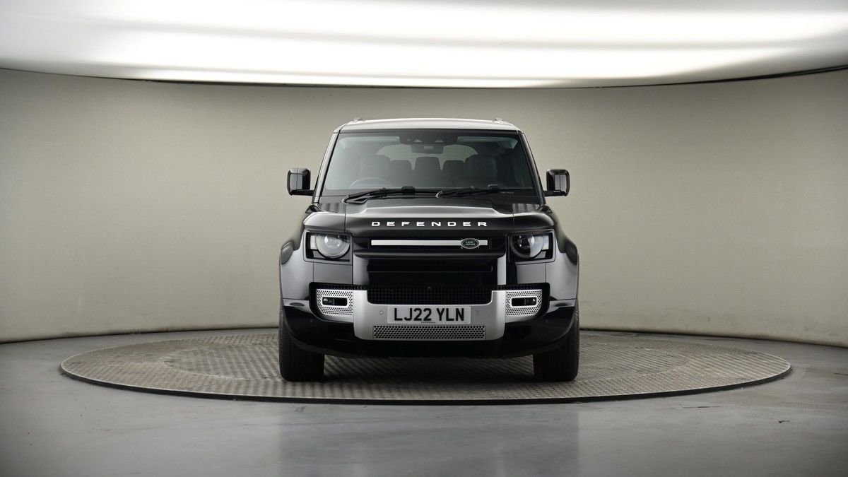 Land Rover Defender 110 Image 18